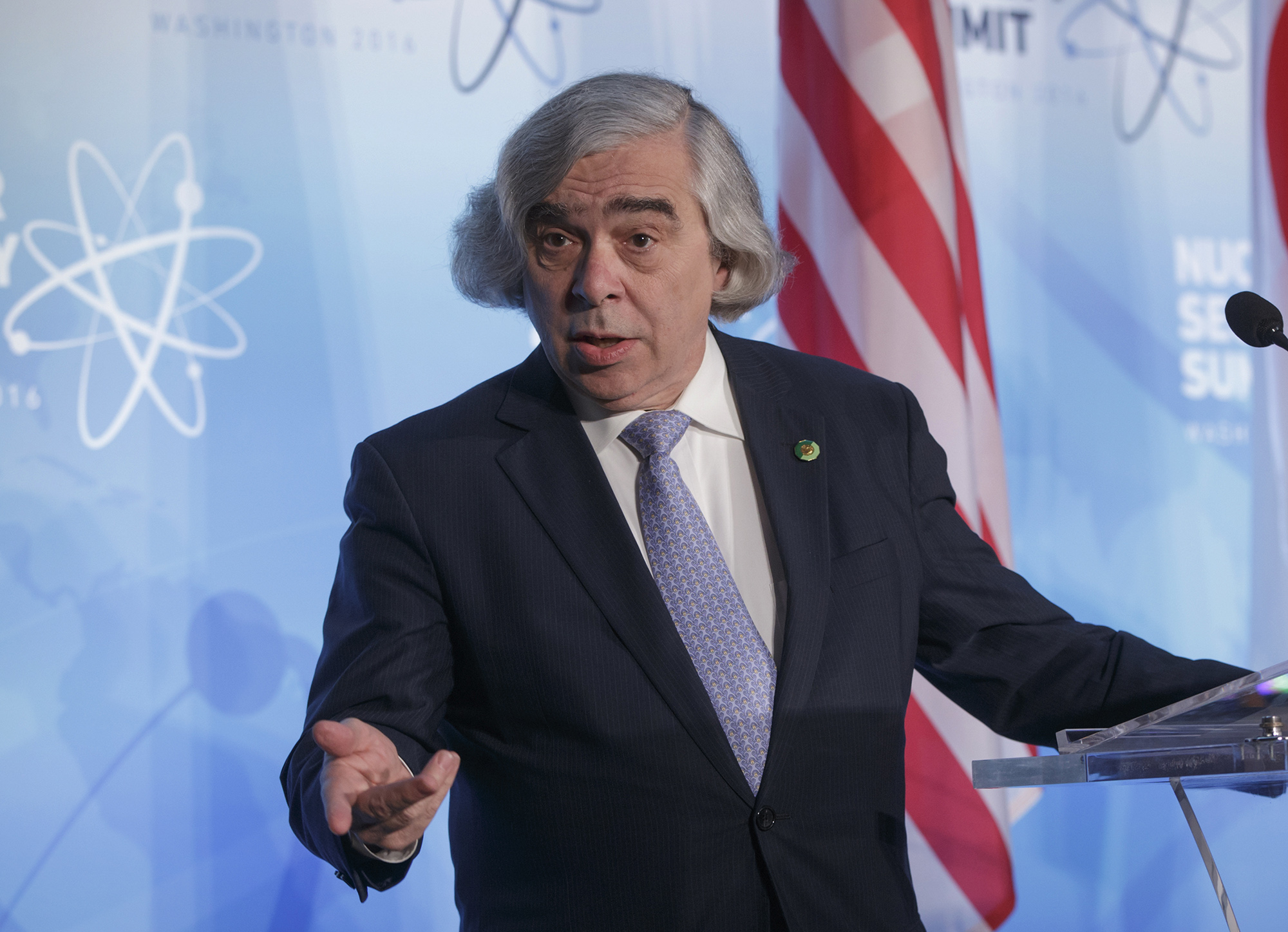 Moniz refuses to talk about Trump’s plan for the climate deal