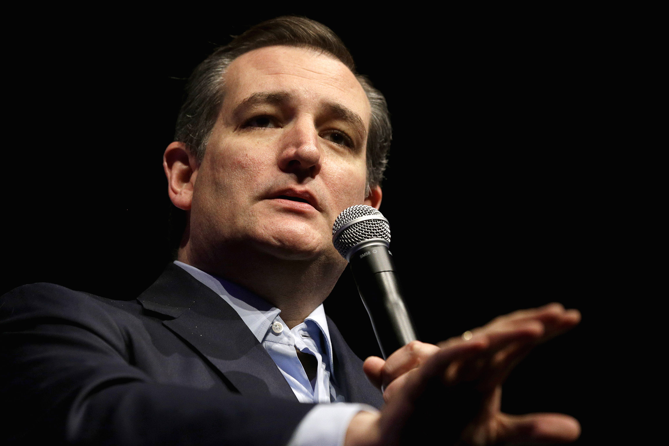 New Cruz ad says Clinton, Trump out of touch