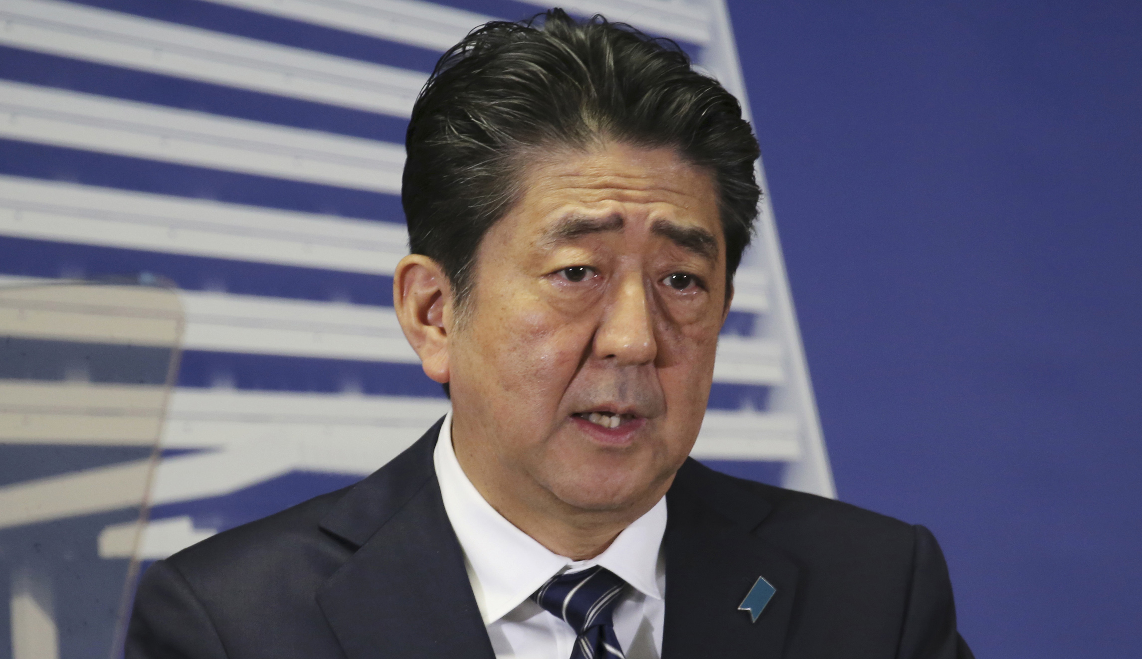 Japanese Prime Minister Shinzo Abe should follow the example of William Pitt the Younger