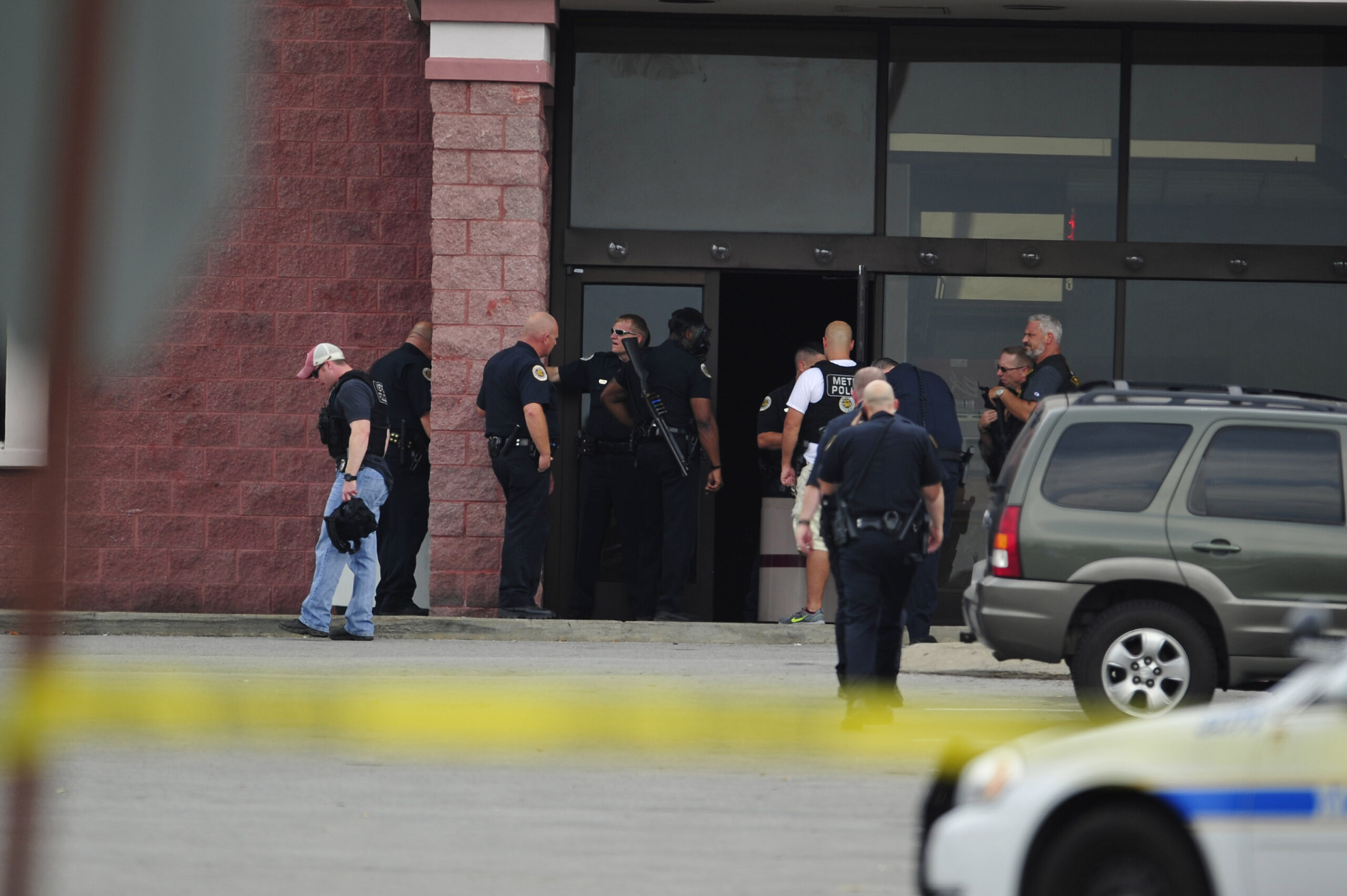 Suspect in Tennessee movie theater shooting dead