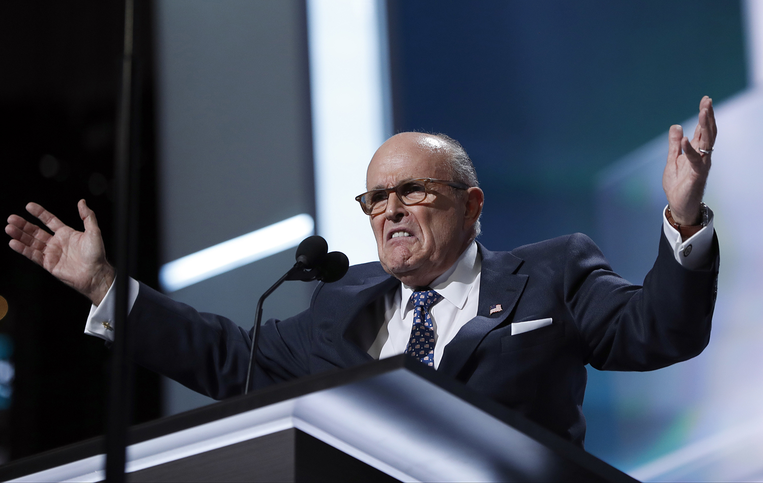 Giuliani: Clinton short-circuiting all over the place