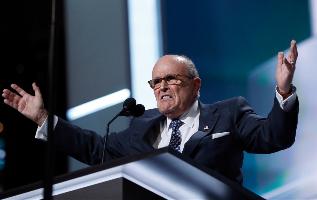 Giuliani: Clinton short-circuiting all over the place