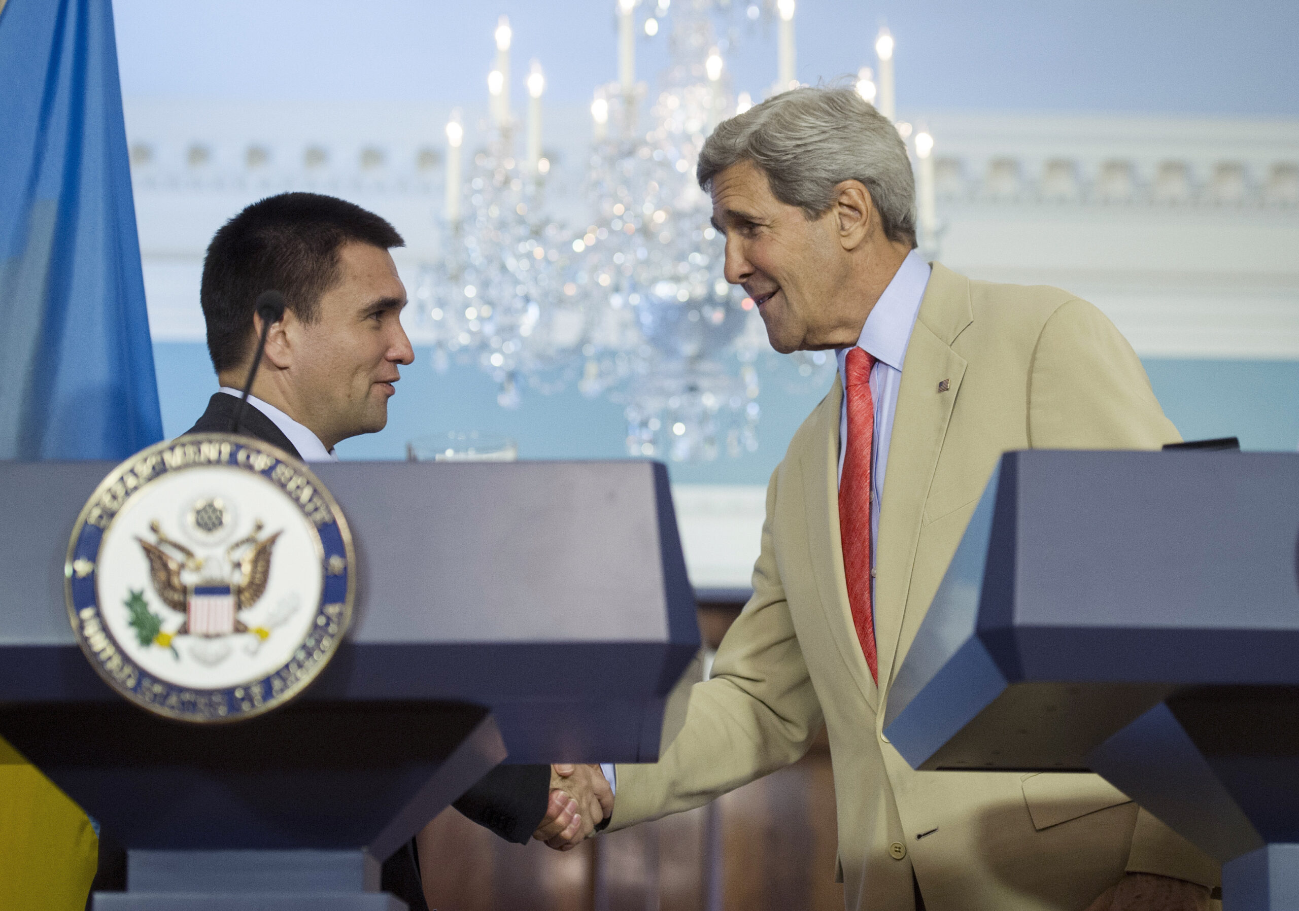 Kerry shrugs off Israeli criticism