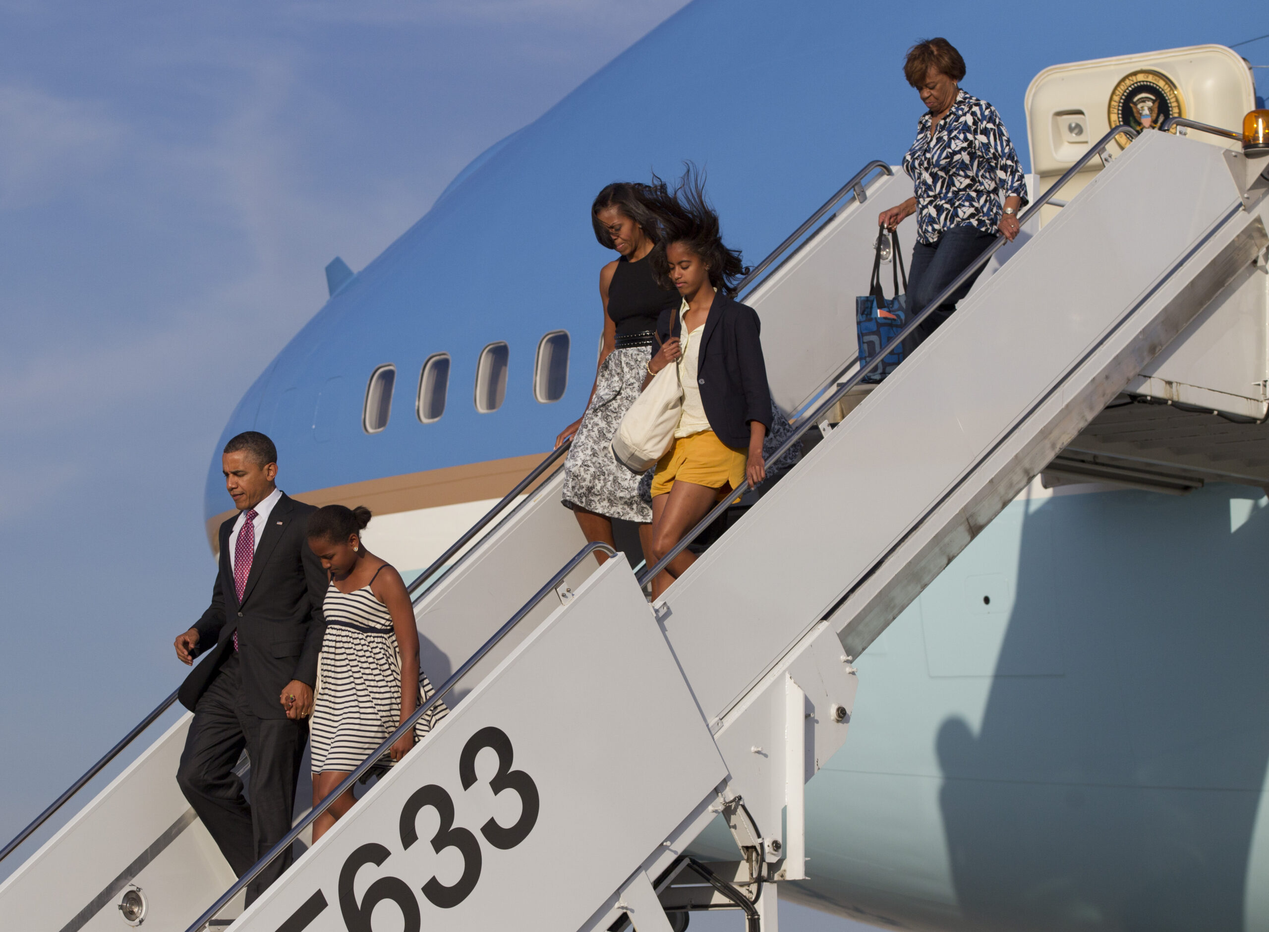 Obama family makes rare trip home to Chicago