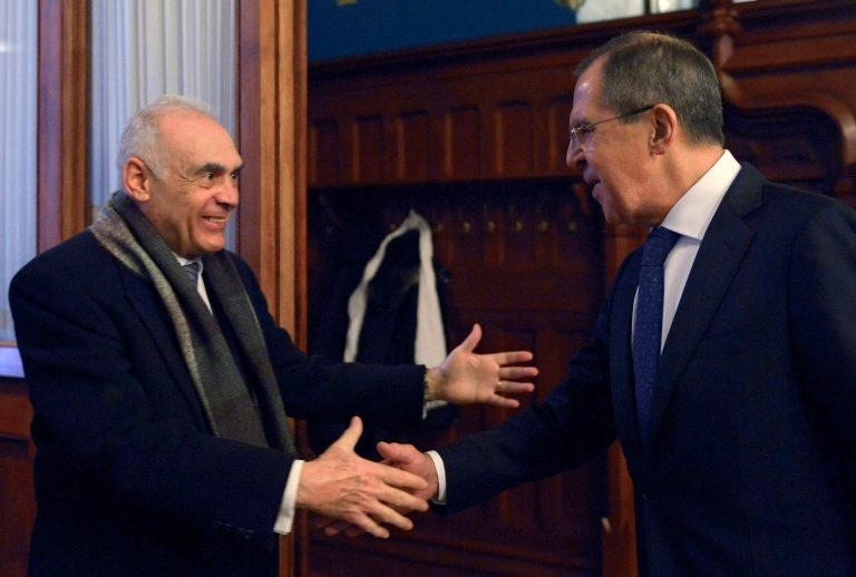   Russian Foreign Minister Sergey Lavrov, right, welcomes his Egyptian counterpart Mohamed Kamel Amr prior to a meeting in Moscow on Friday, Dec. 28, 2012. (AP photo)  
