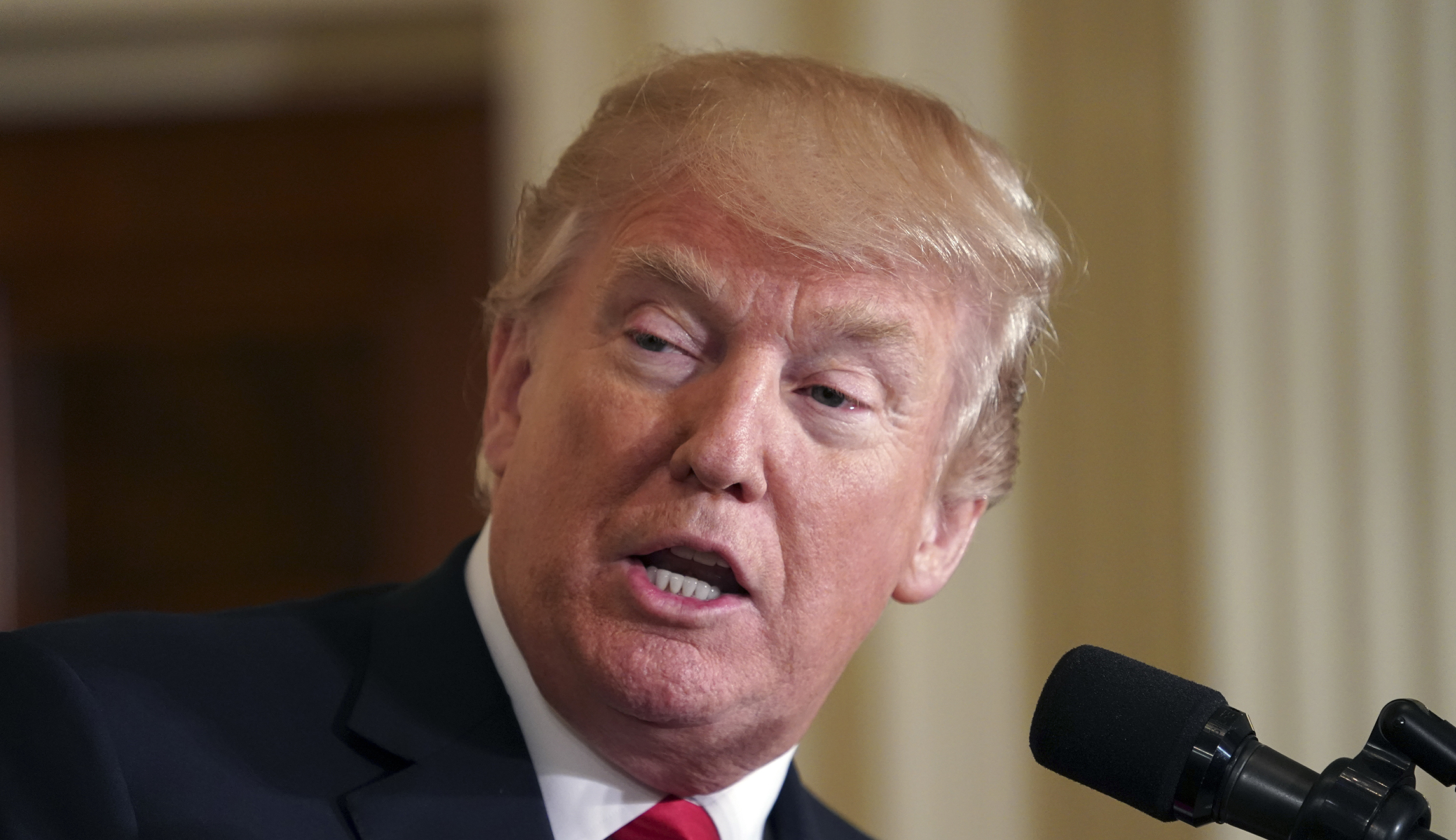 Trump’s private dinner out raises campaign finance concerns