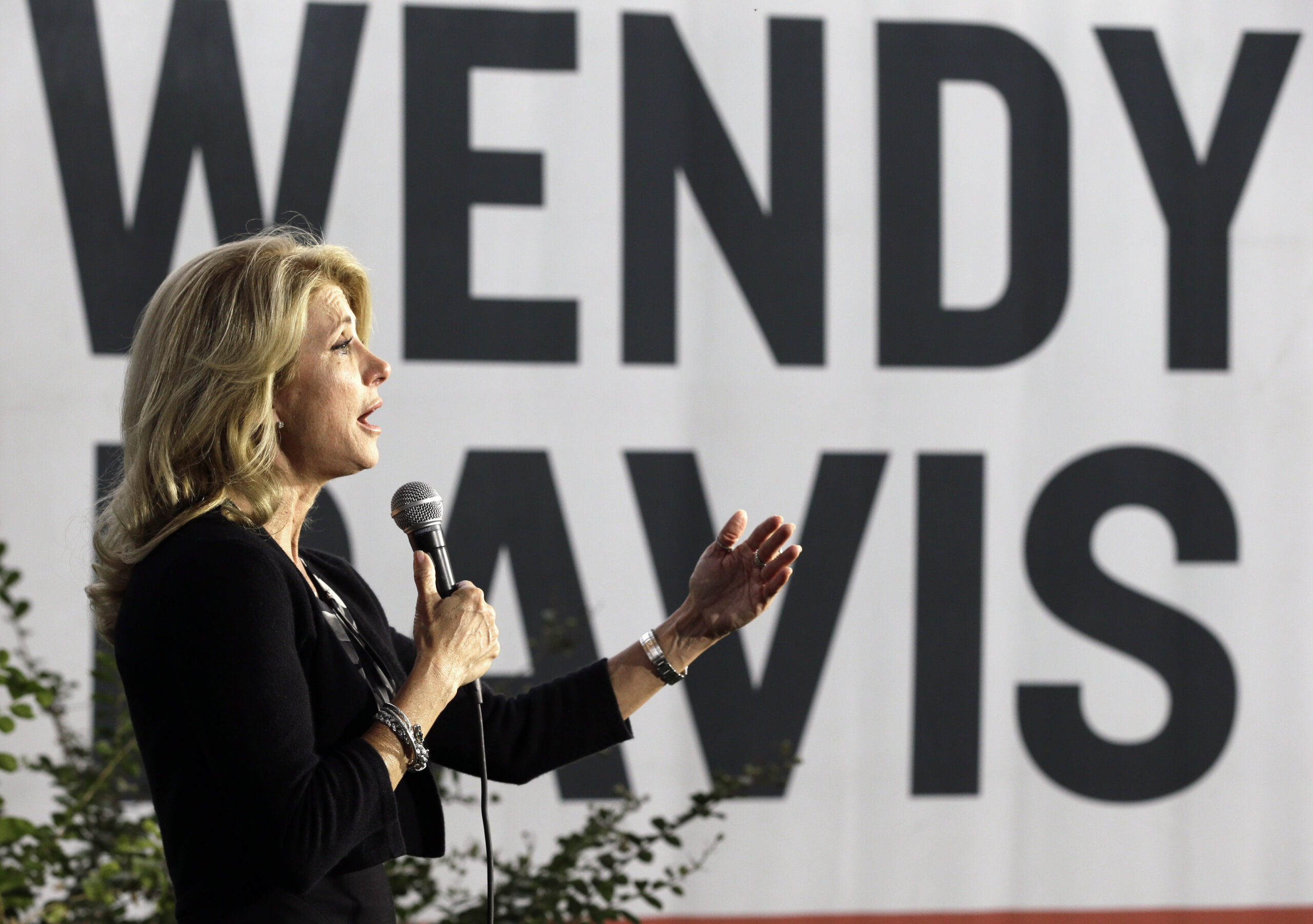 Here are the 9 most laughable ‘Wendy Davis can win’ headlines