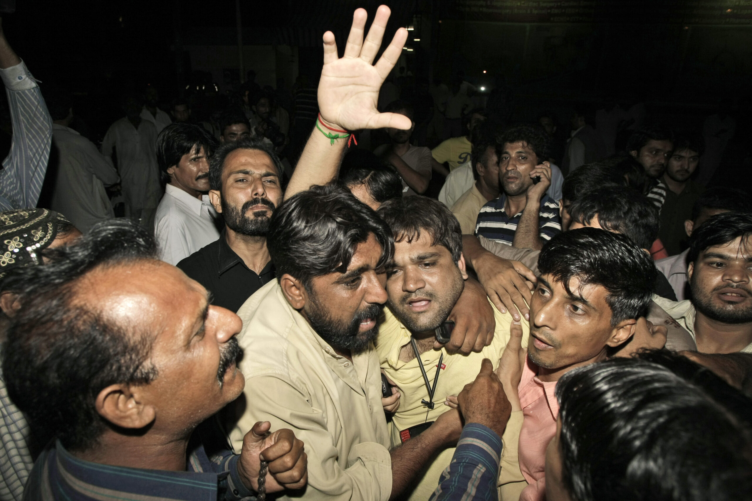 Pakistan repeats vote in Karachi despite killing