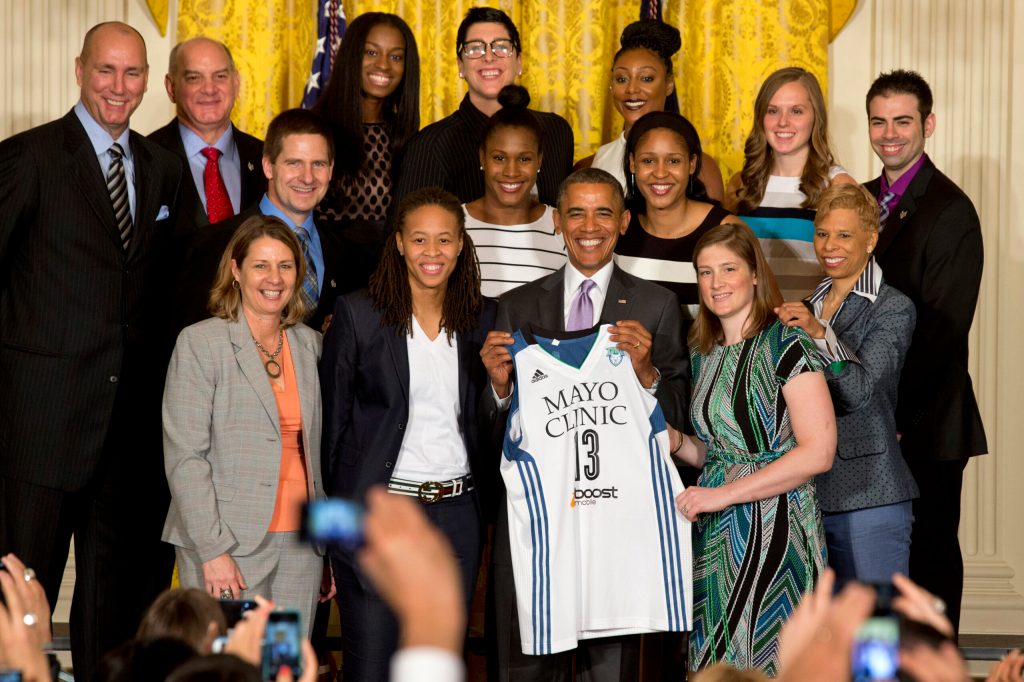 Obama fetes Minnesota Lynx for WNBA Finals win