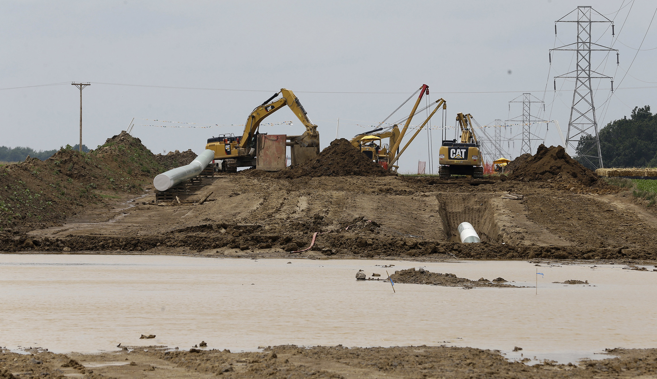 Democrats seek FERC briefing on Ohio pipeline worries