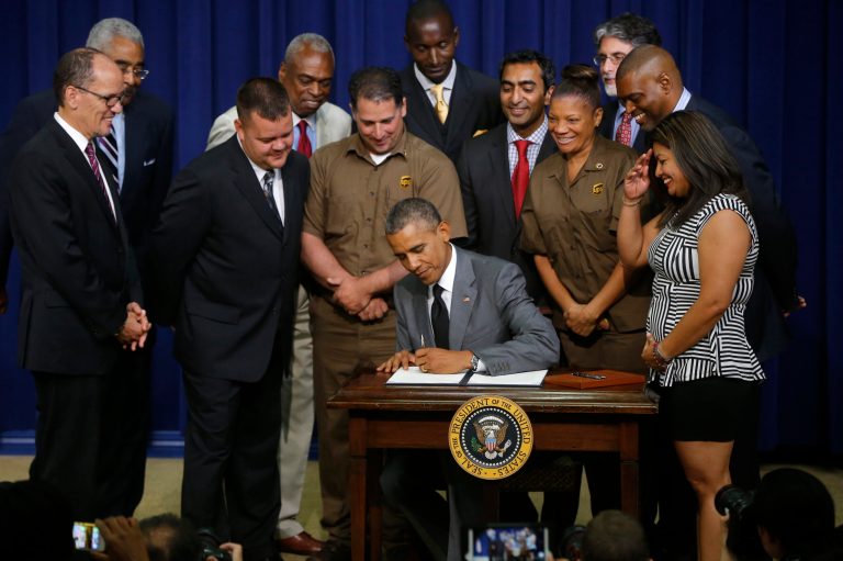 Obama order presses contractors to obey labor laws
