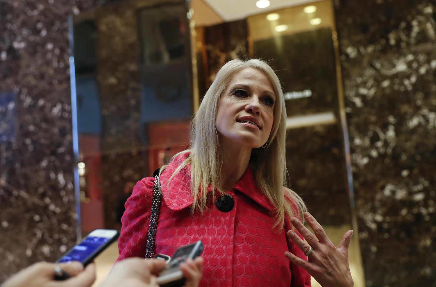 Conway accuses Wall Street Journal editor of ‘sexist’ tweet against Fiorina