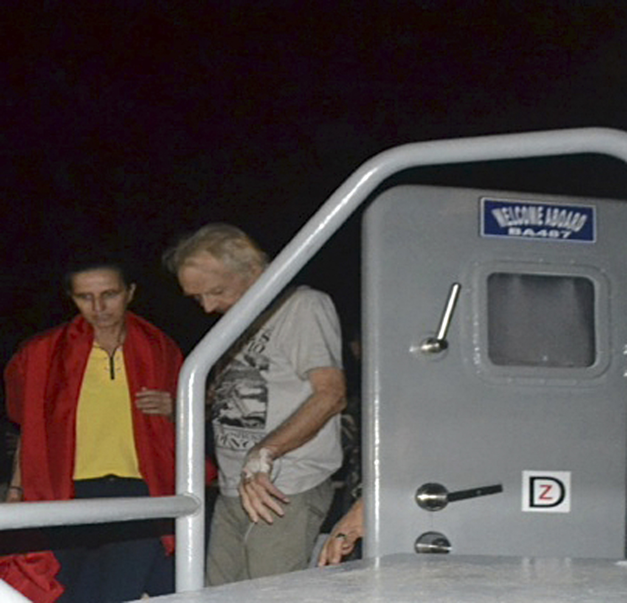 Philippine militants free 2 kidnapped Germans