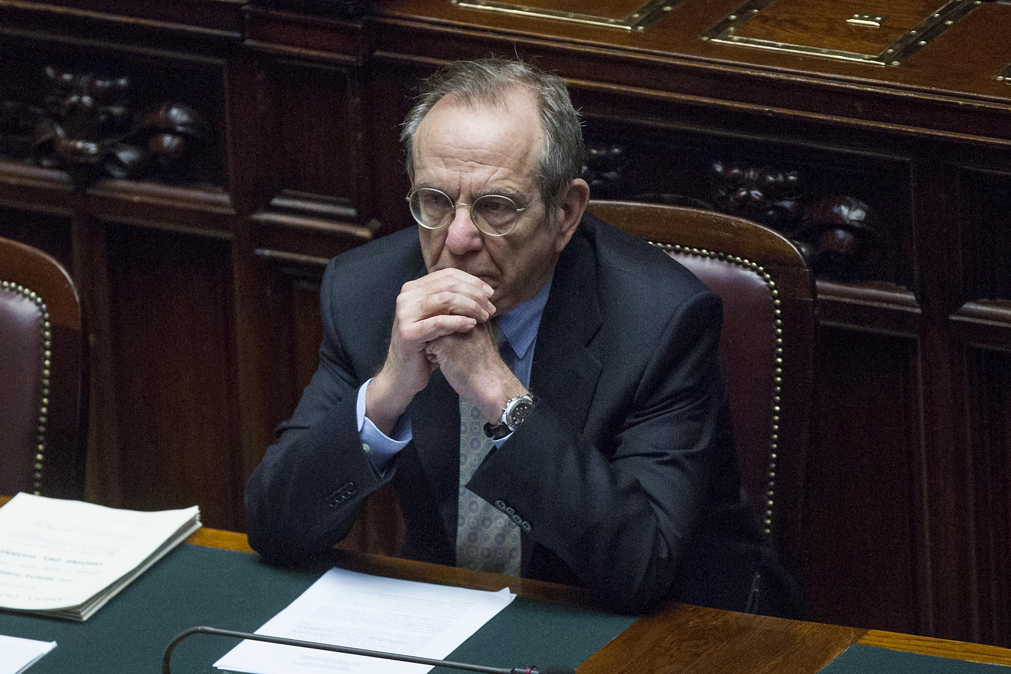 Italy again pushes back balanced budget goal