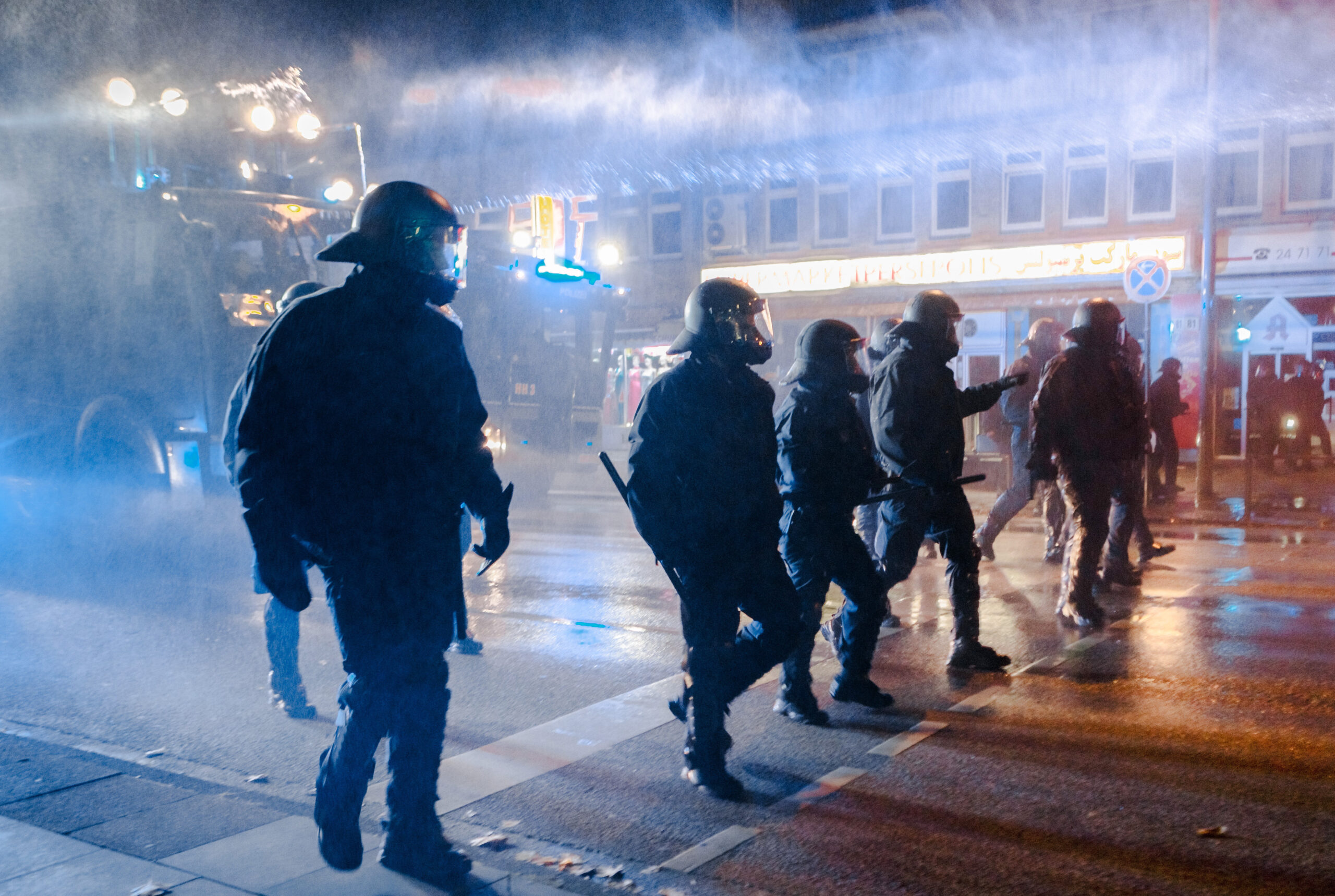 Kurds clash with Salafis in Hamburg, 14 injured
