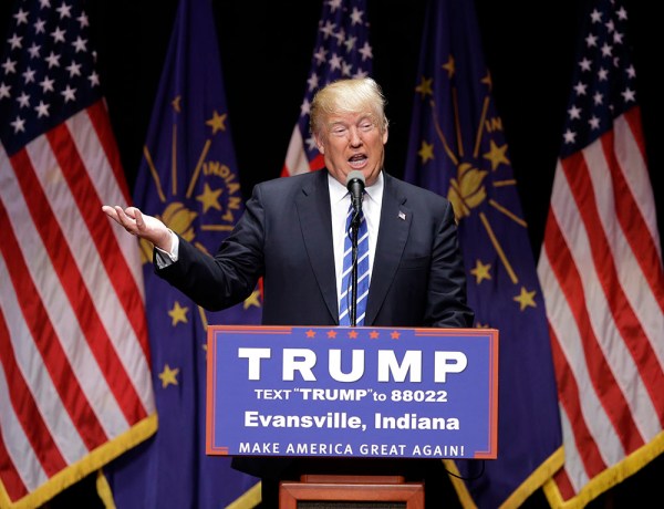Trump chides Obama after Secret Service recommends higher fence
