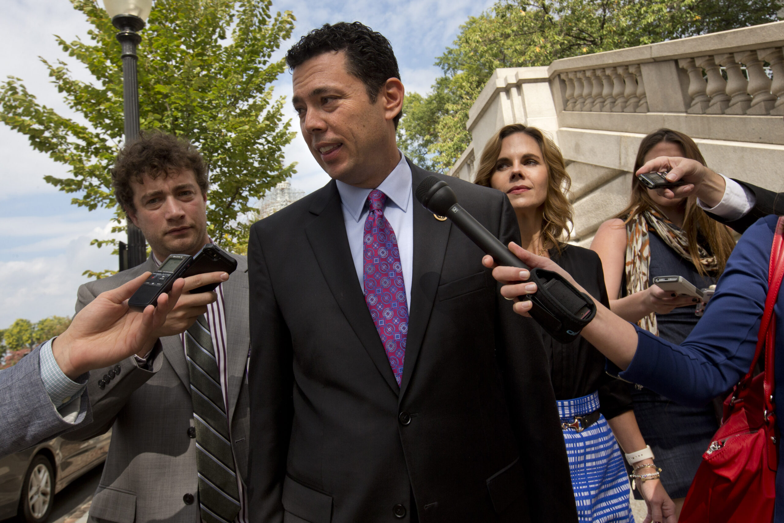 Chaffetz criticizes GOP leadership, woos conservatives