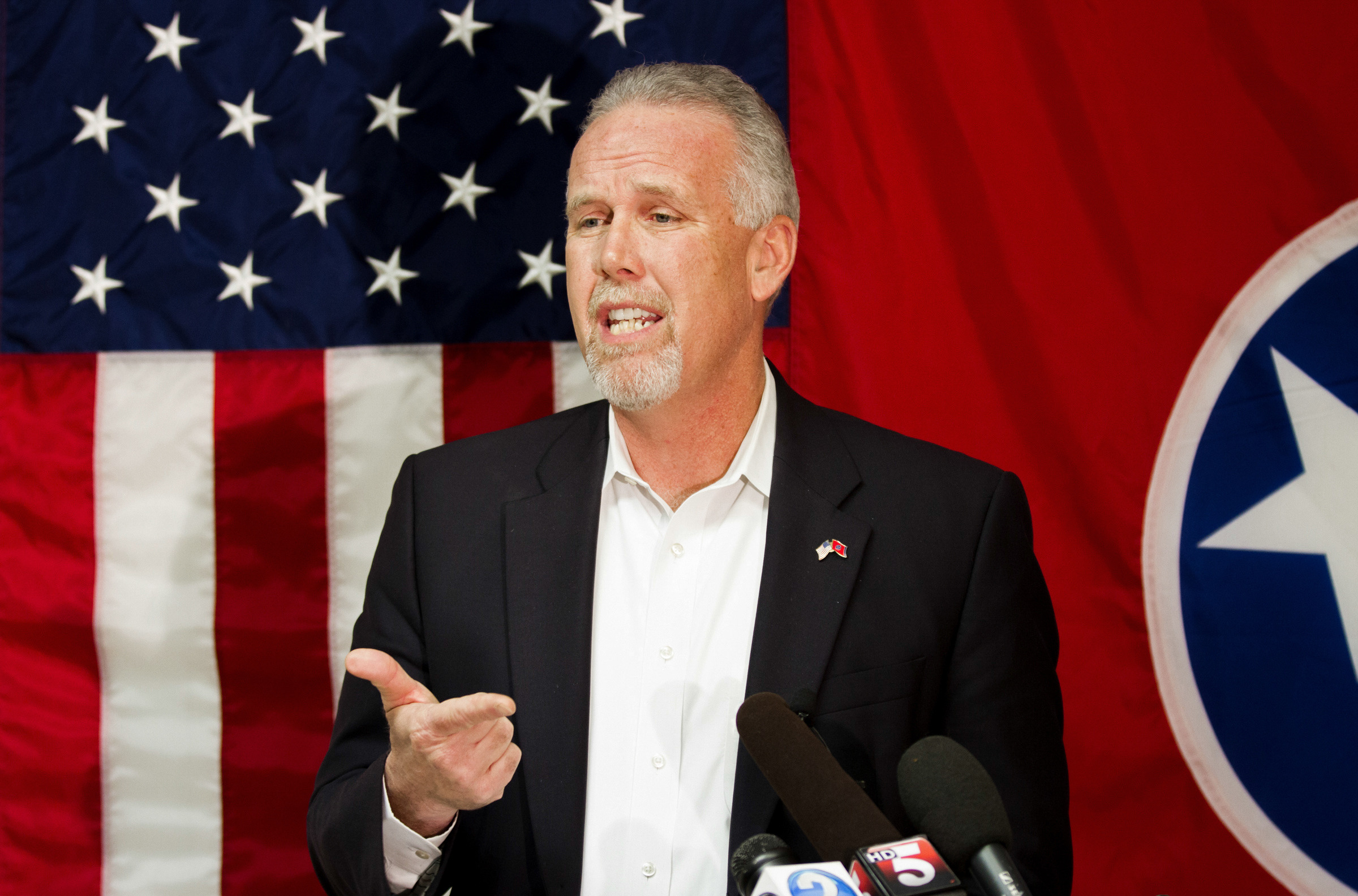 Challenger to Lamar Alexander announces bid — with typo