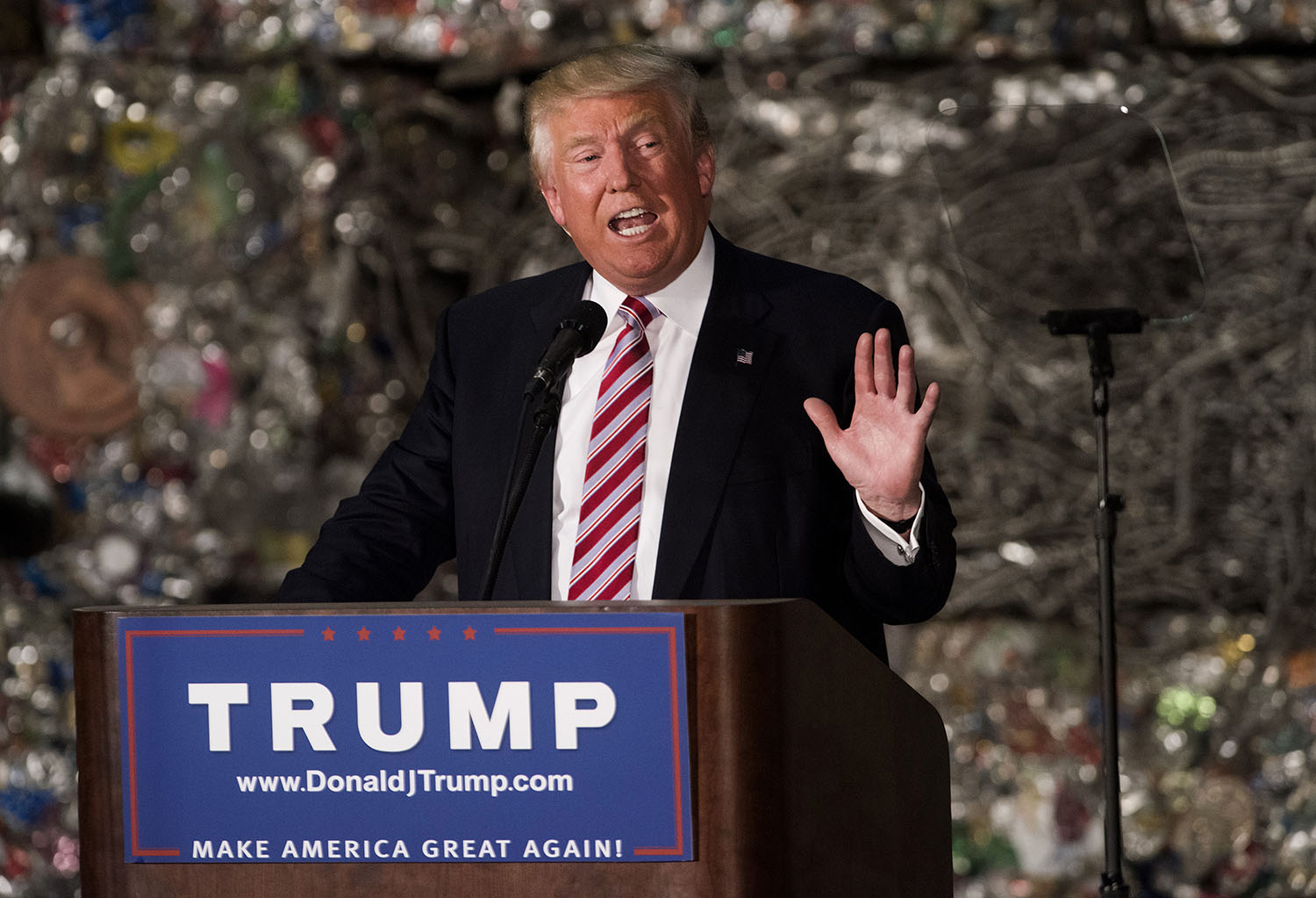 Trump takes aim at Chamber of Commerce