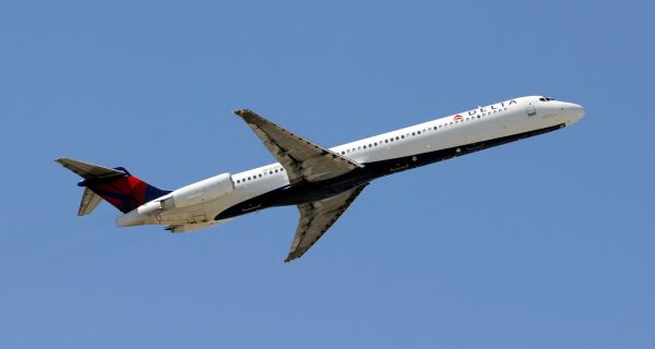 Delta 4Q profit rises after traffic, fare gains
