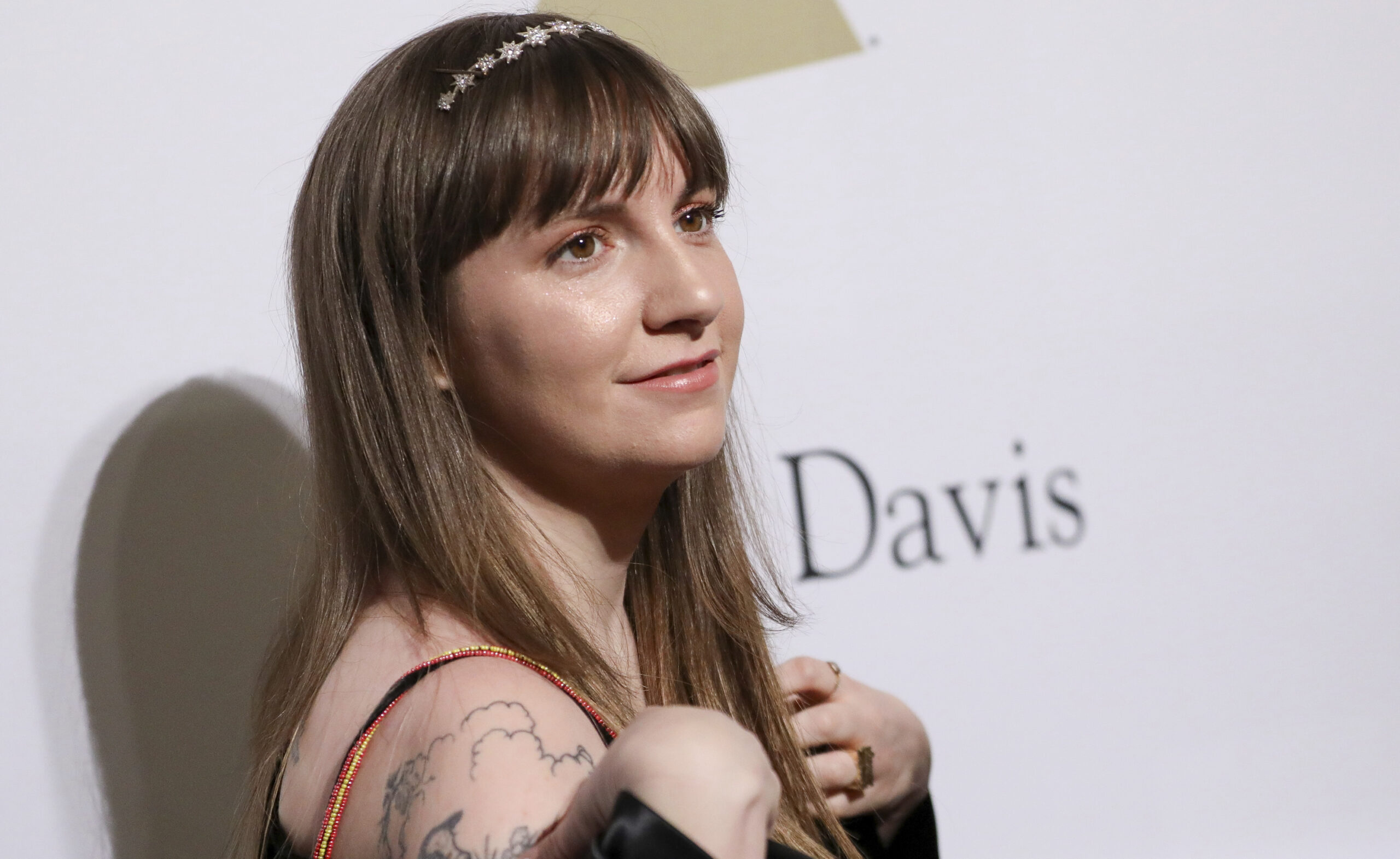 Lena Dunham defends Kellyanne Conway against attacks on her looks