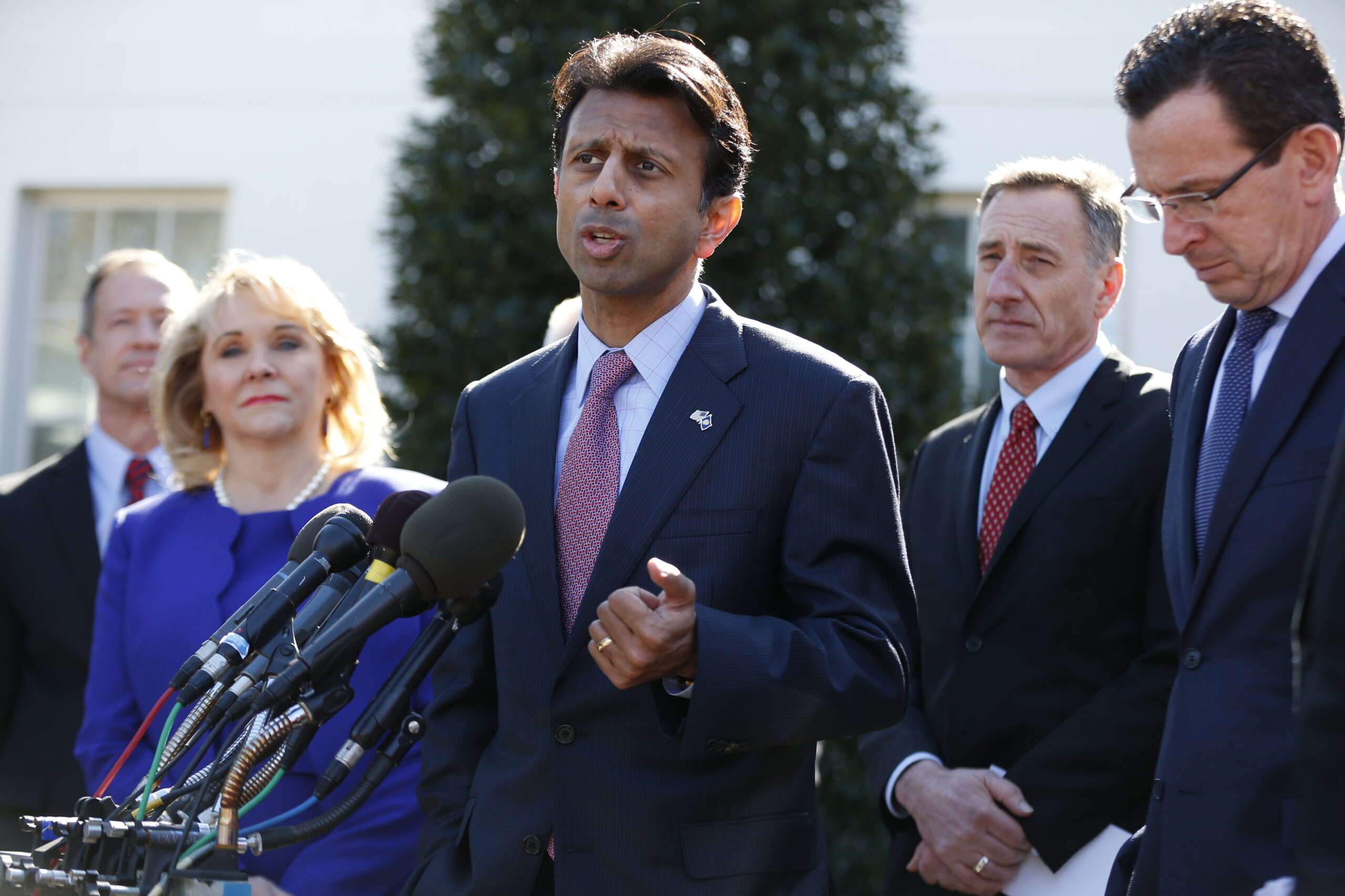 2016 contender Bobby Jindal calls out Obama during White House visit