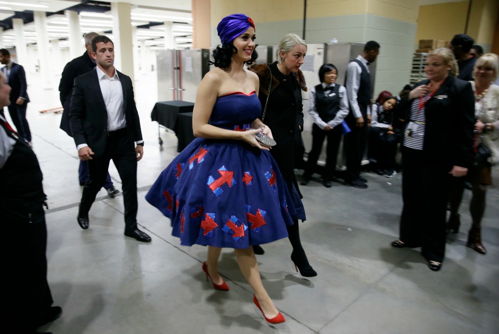 Katy Perry, Elton John to headline Clinton fundraising concert