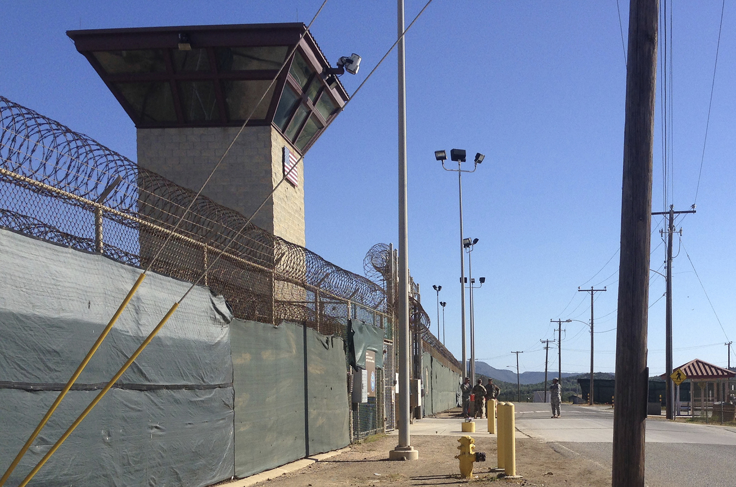 Obama transfers 4 Guantanamo prisoners, bringing the population down to 55