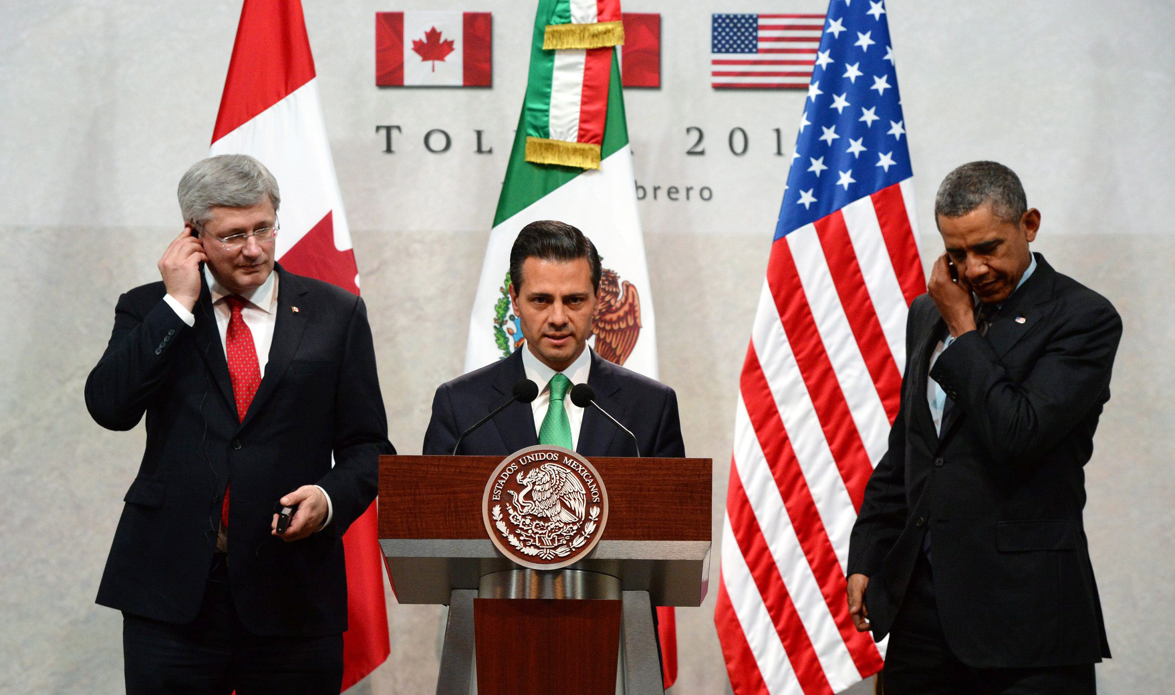 Obama pressed by neighbors on sensitive issues