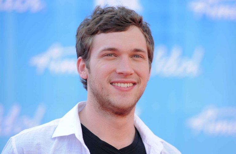   In a May 23, 2012 file photo Phillip Phillips arrives at the American Idol Finale on in Los Angeles. At this year's July Fourth celebration on the National Mall in Washington, D.C., Phillips will make his comeback performance following kidney surgery, organizers say. (AP Photo by Jordan Strauss/Invision/AP)  