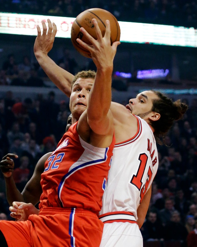   Los Angeles Clippers forward Blake Griffin, left, grabs a rebound over Chicago Bulls center Joakim Noah during the first half of an NBA basketball game, Tuesday, Dec. 11, 2012, in Chicago. (AP Photo/Charles Rex Arbogast)  