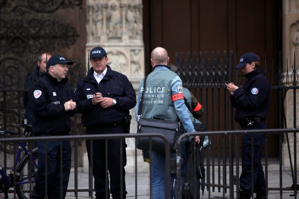 Suicide at Notre Dame Cathedral in Paris