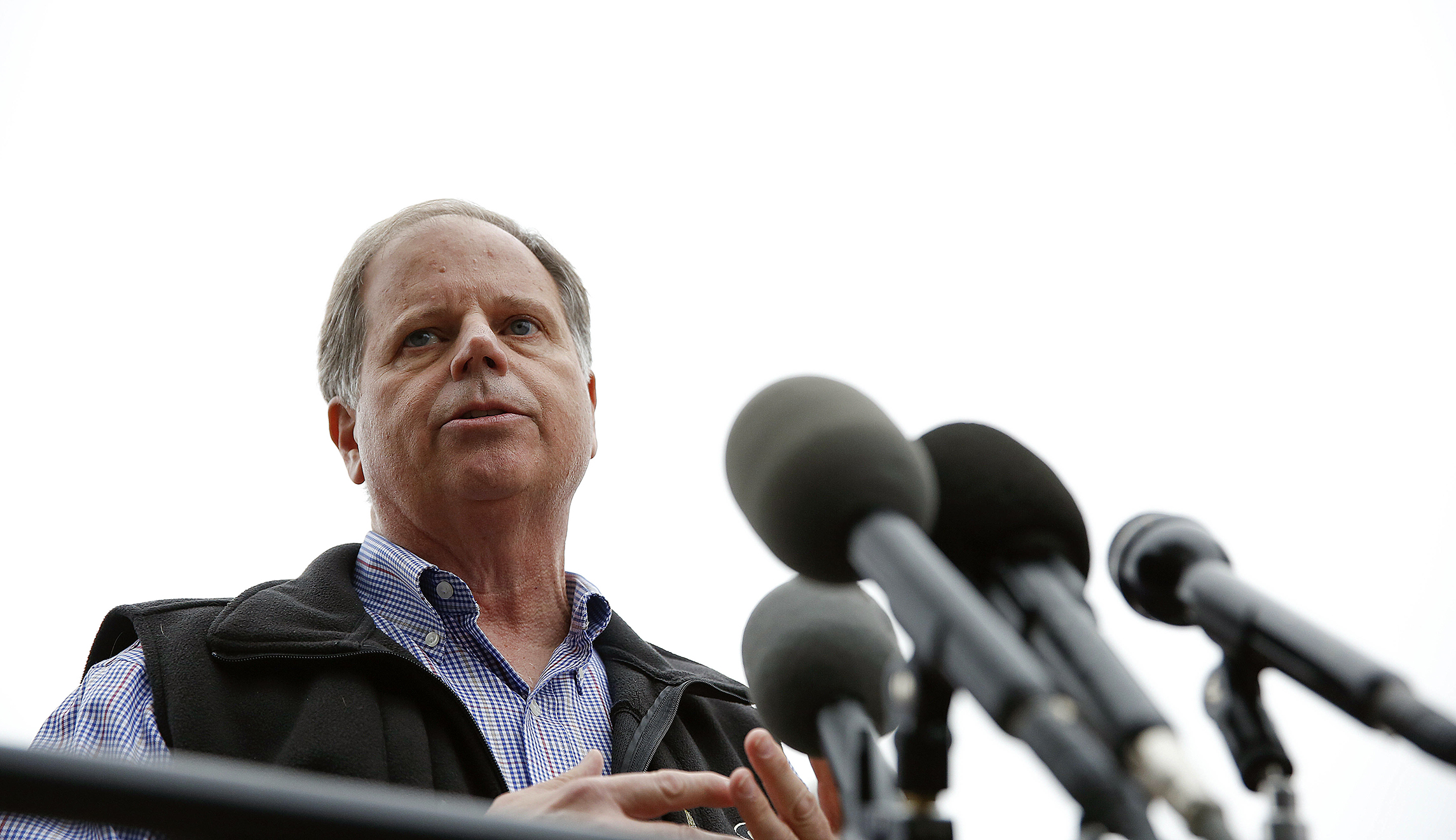 Doug Jones gets last-minute boost from prominent African-American leaders