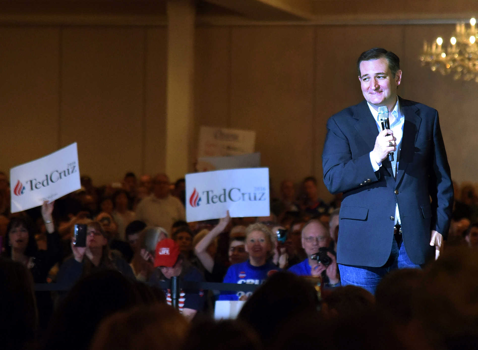 Cruz courts Rubio supporters in primary night speech
