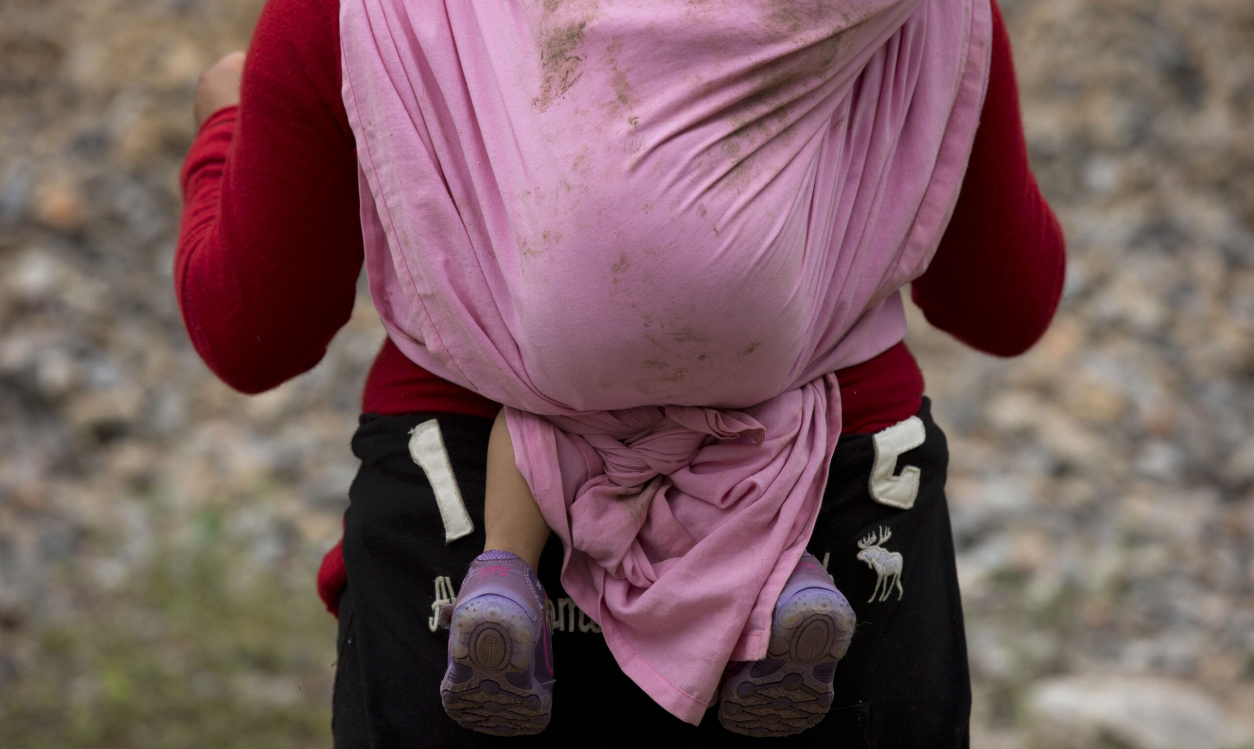 DHS mulling over proposal to separate illegal women, children at border