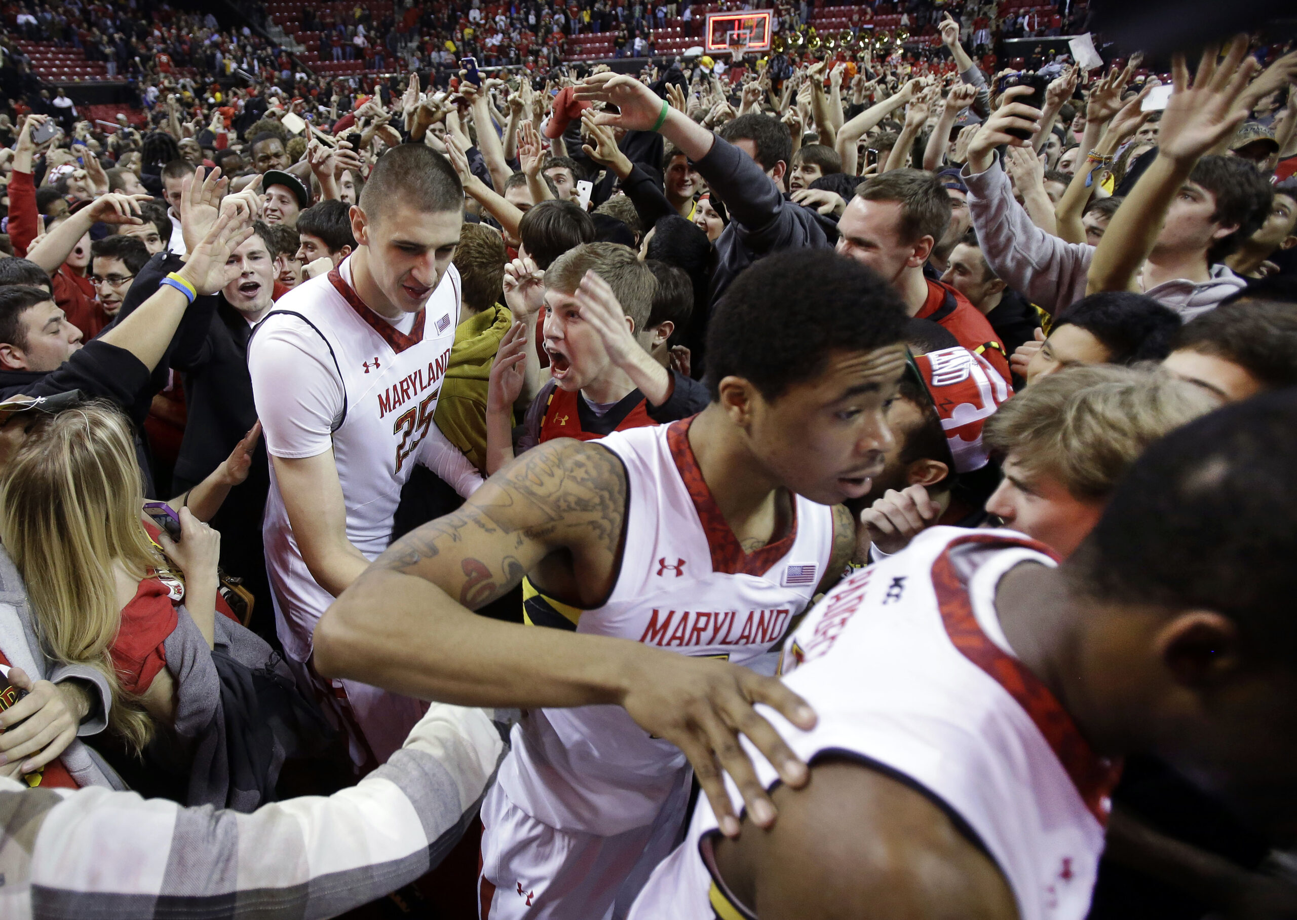 Alex Len, Maryland stun N.C. State on last-second shot