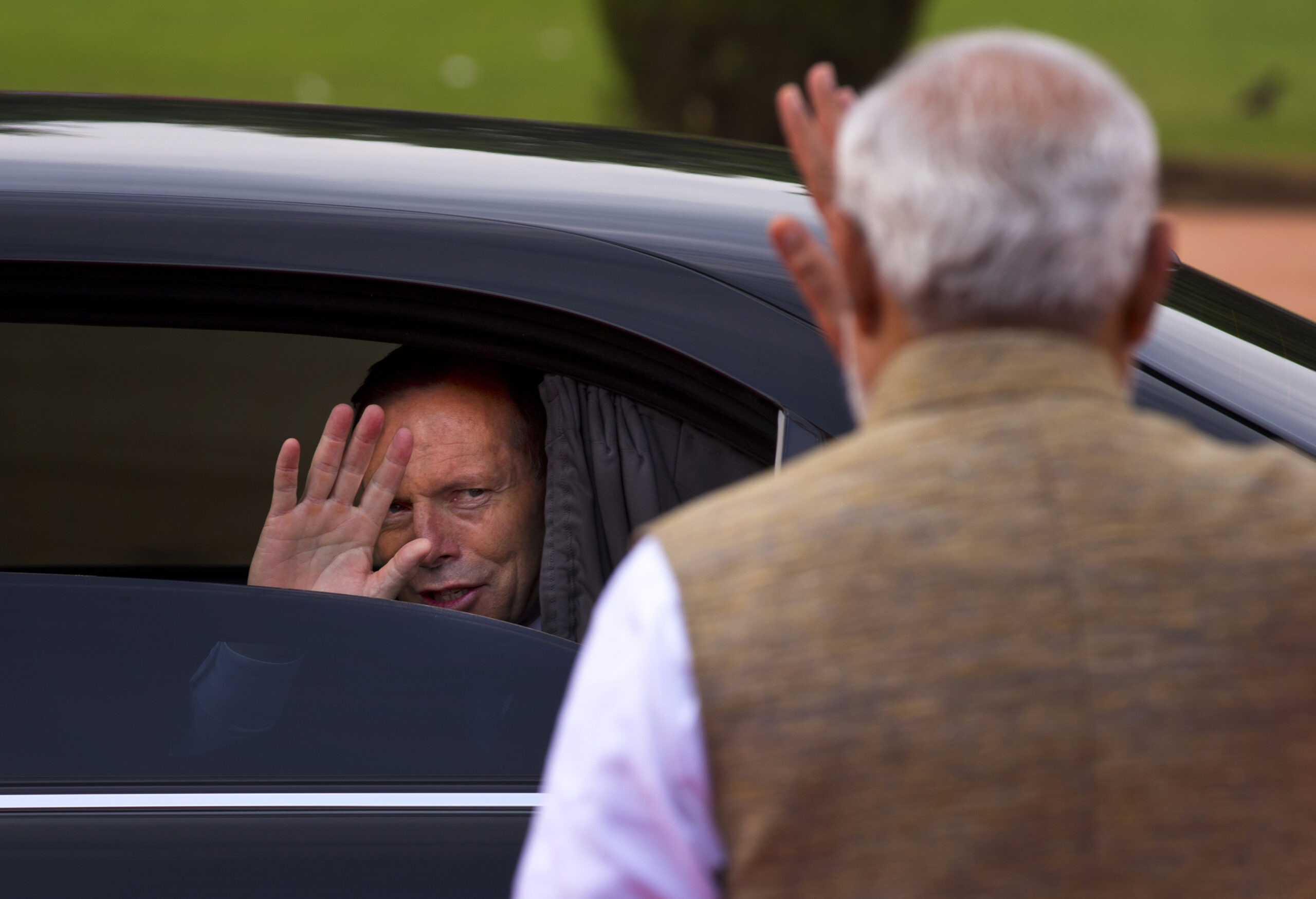 Australia signs uranium export deal with India