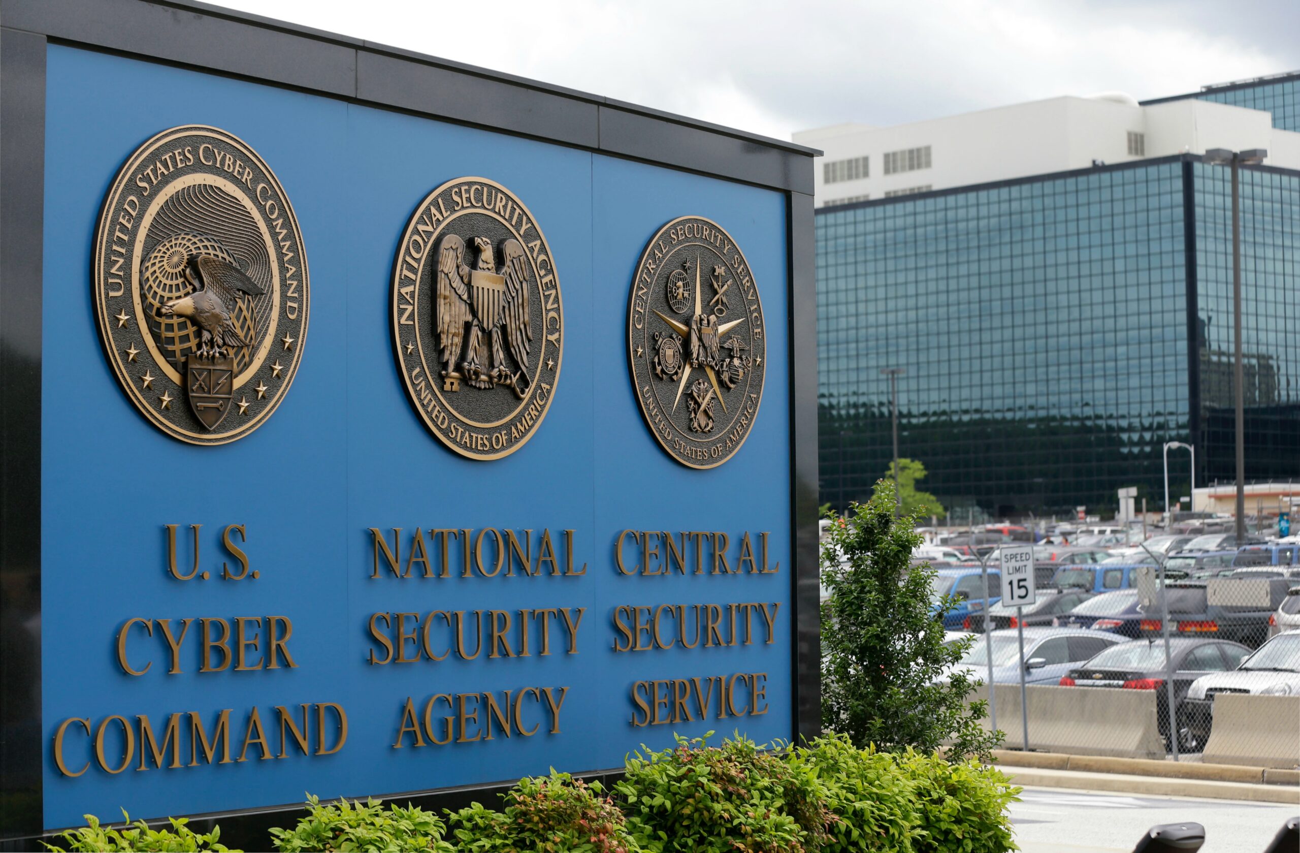 Report: Russian hacking targeted hundreds, including GOP