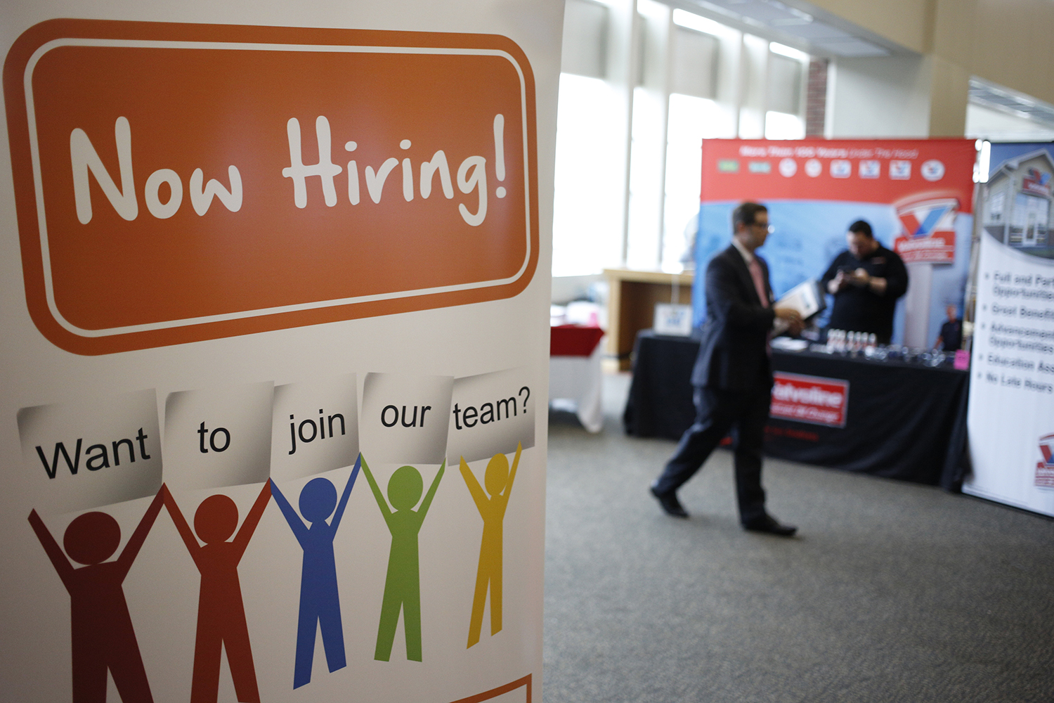 Job openings hit record high in April even as hiring dropped