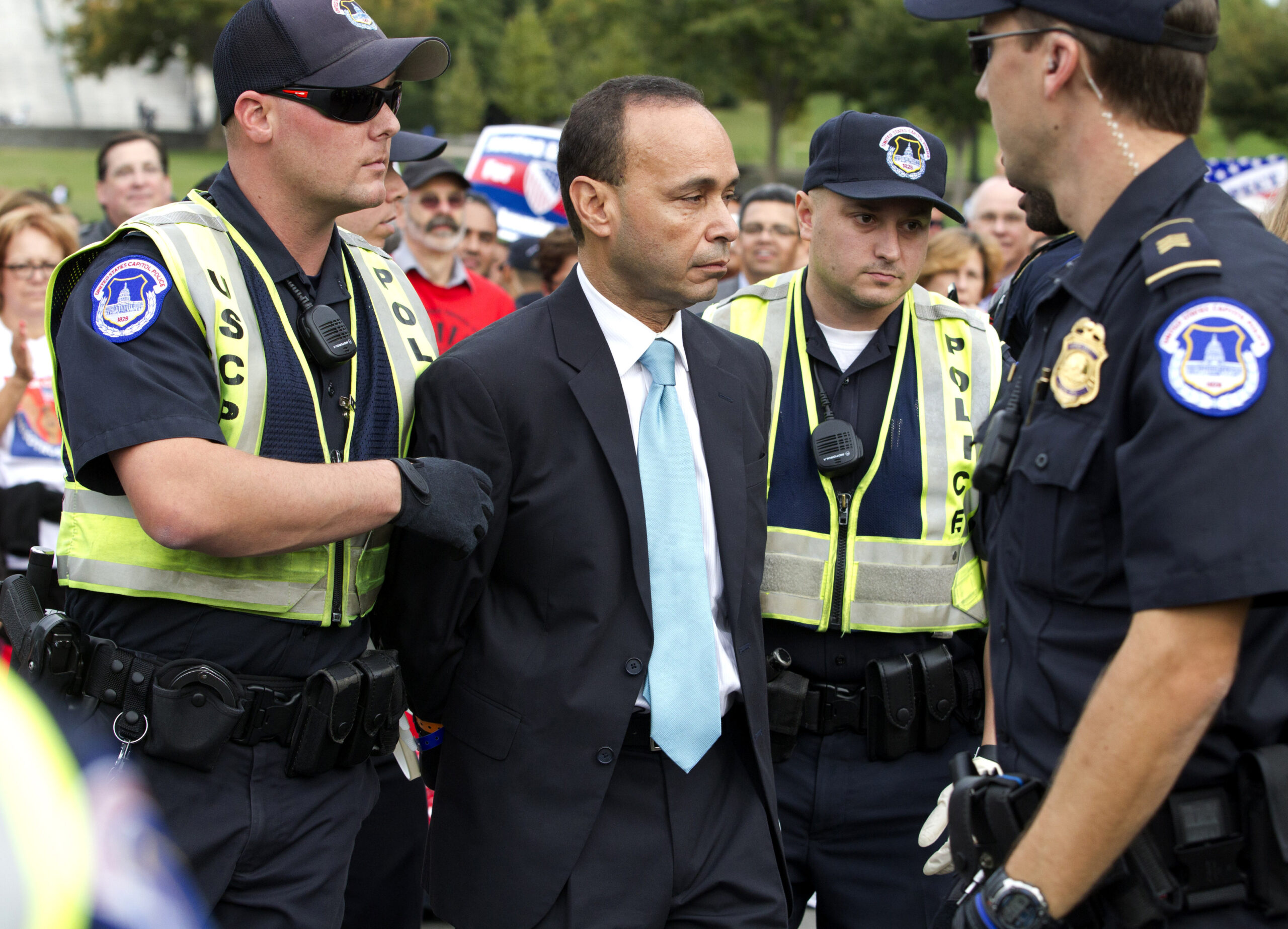 Police arrest 8 House members at immigration rally
