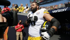 Steelers lineman goes against entire team, opting to honor decorated war hero on helmet