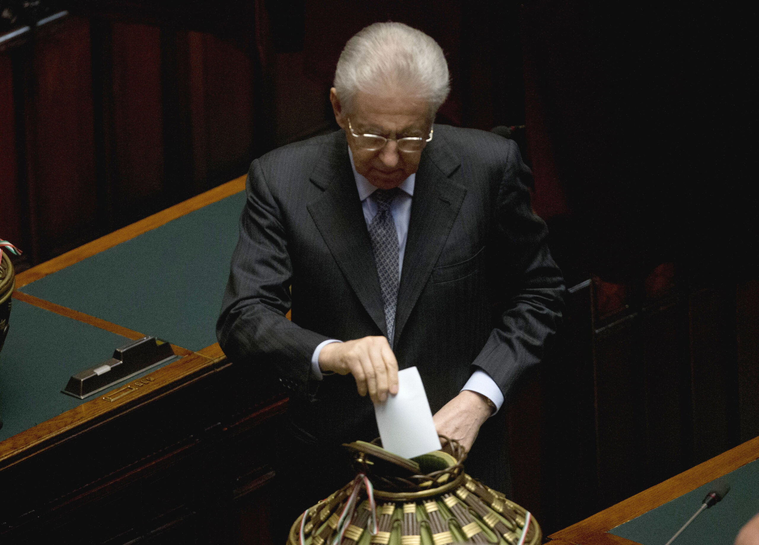 Italian lawmakers fail to elect new president