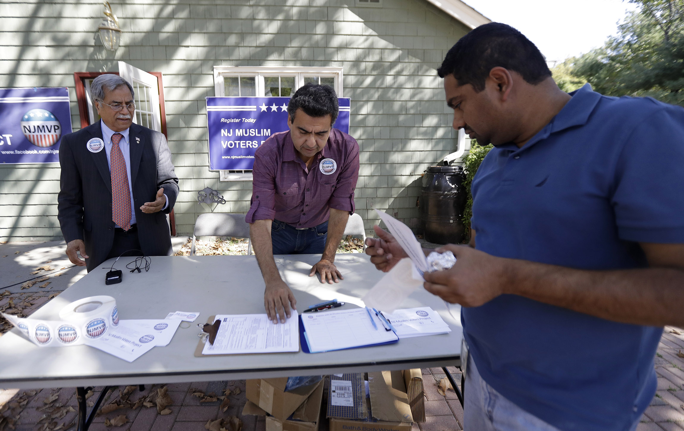 Most US Muslims to vote in 2016, three-fourths for Clinton