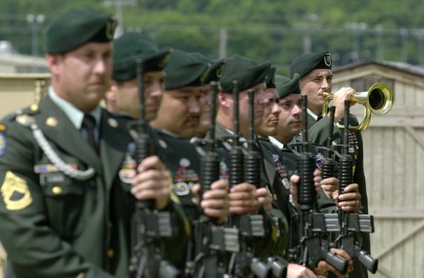 Lawmakers commend Army for allowing Green Beret to stay in