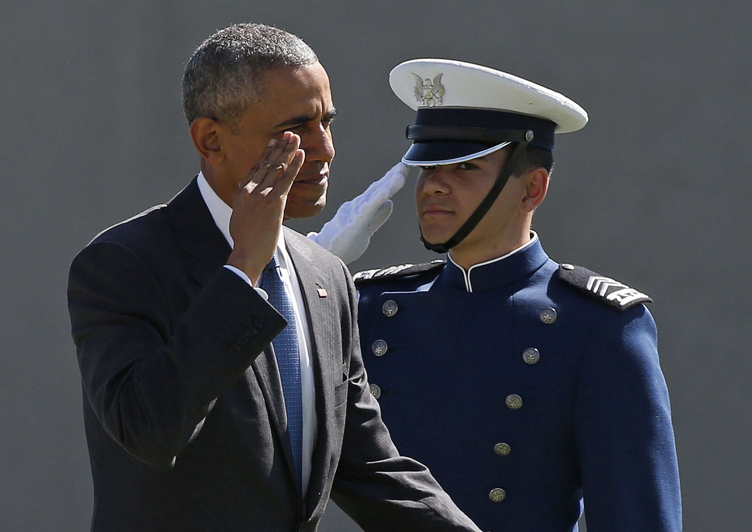 Obama meets with pilot of downed Thunderbirds jet