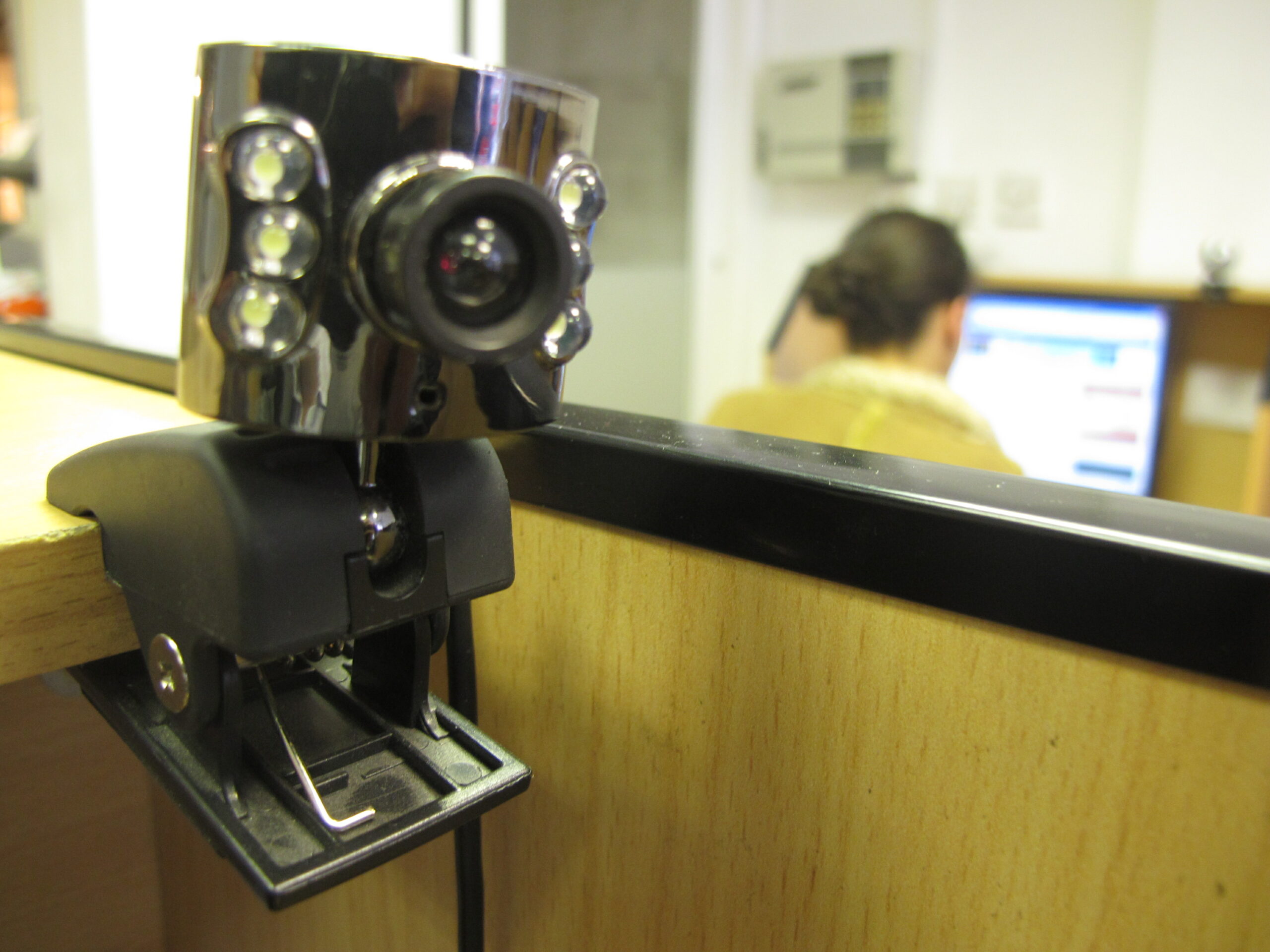 Internet board approves U.S. plan to cede Internet control