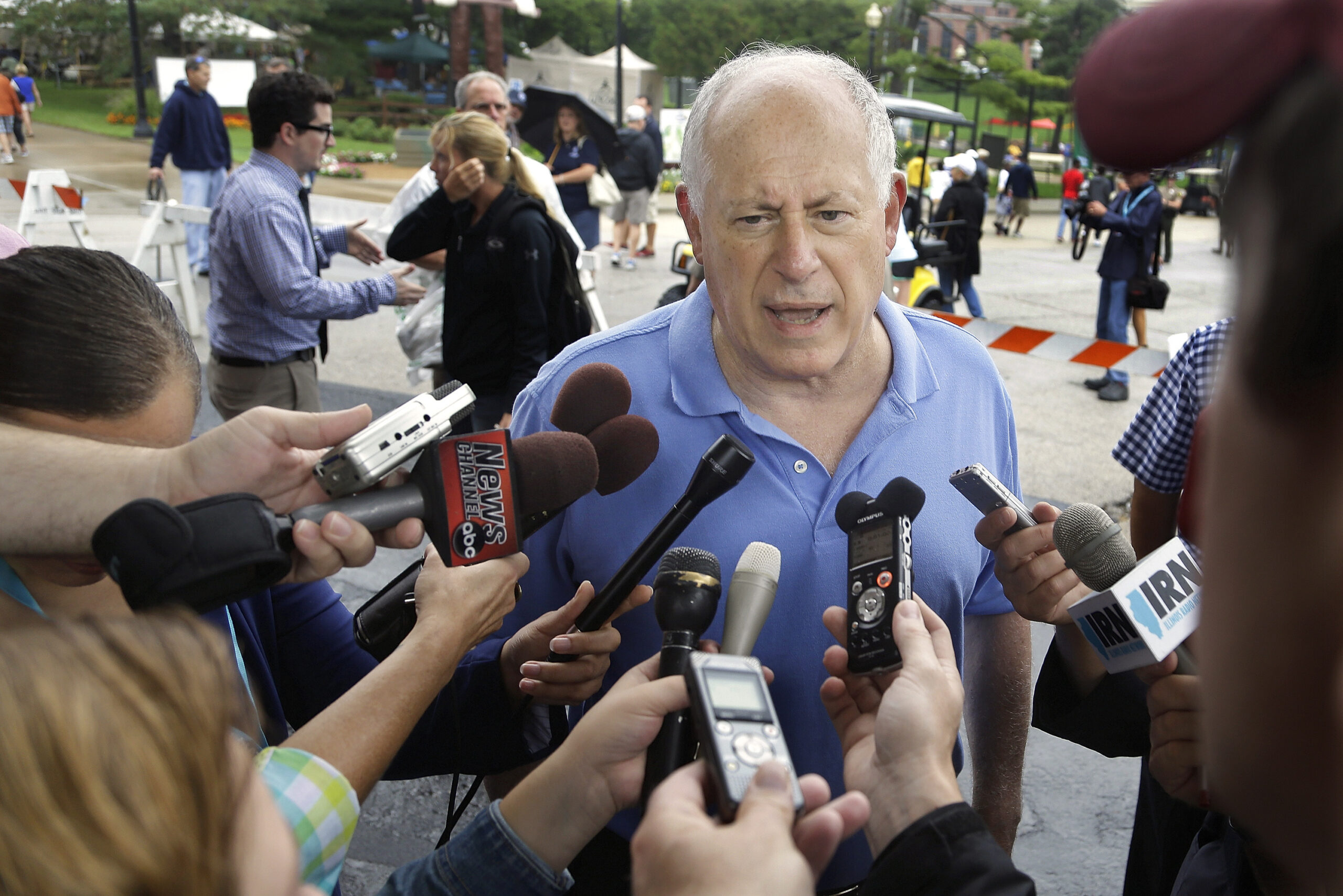 Illinois governor hopefuls launch new accusations