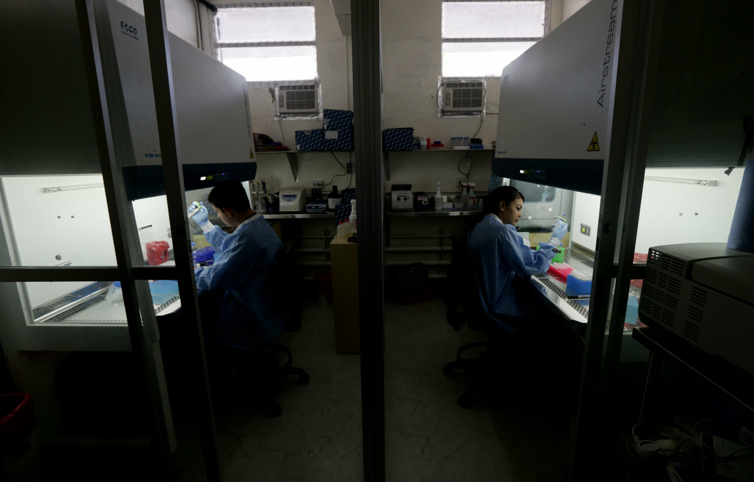 Democrats press Obama to act on Zika