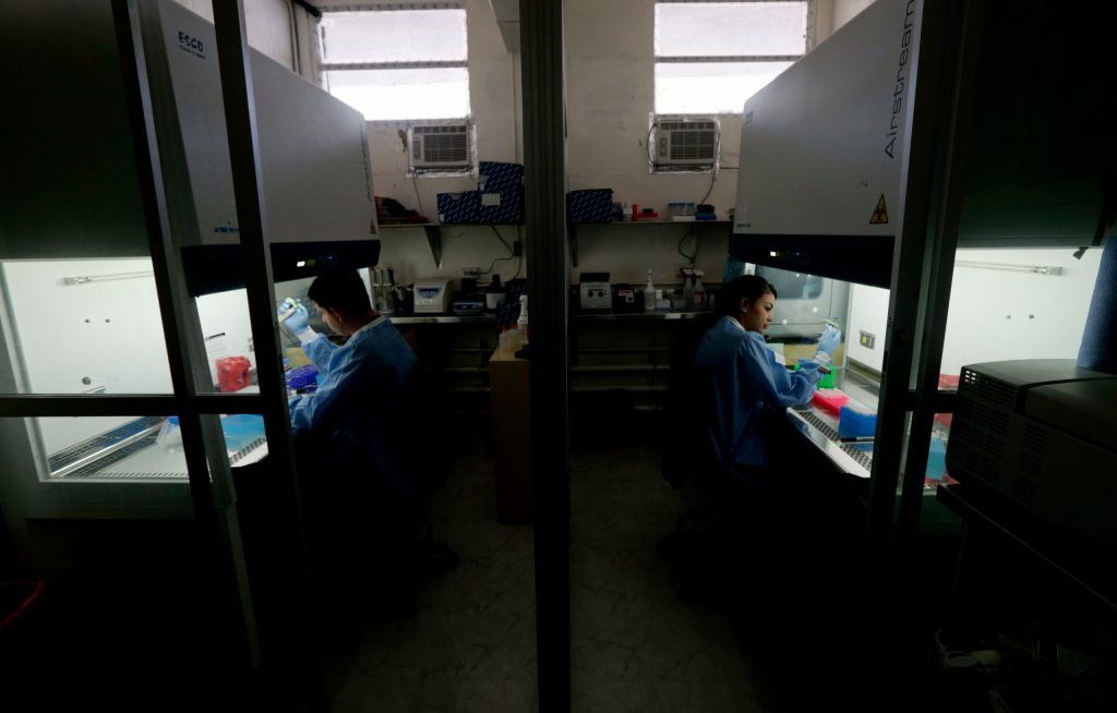 Democrats press Obama to act on Zika