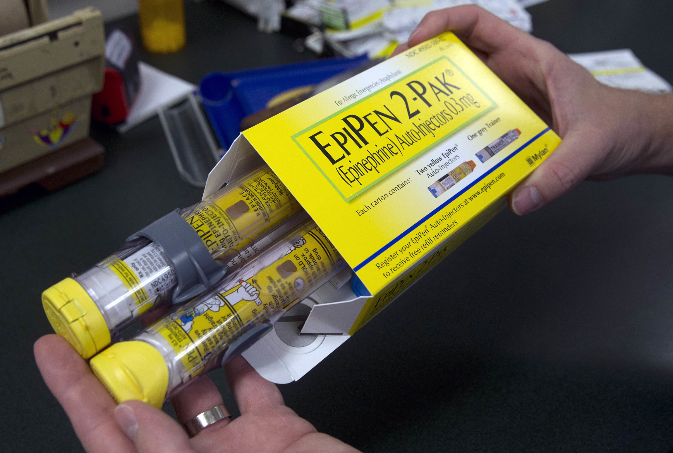 EpiPen maker to pay $465 million for overcharging feds